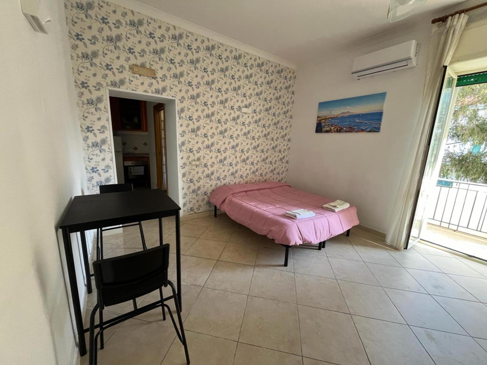 Casa Vacanza D&M Apartment Наполи Екстериор снимка